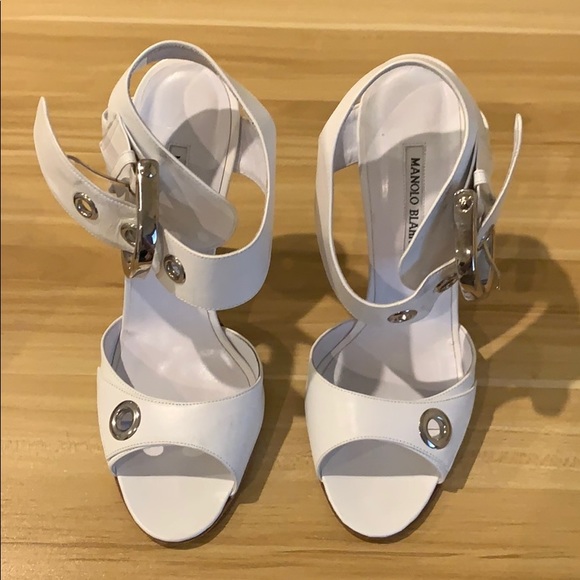 Manolo Blahnik white pumps - Picture 3 of 5